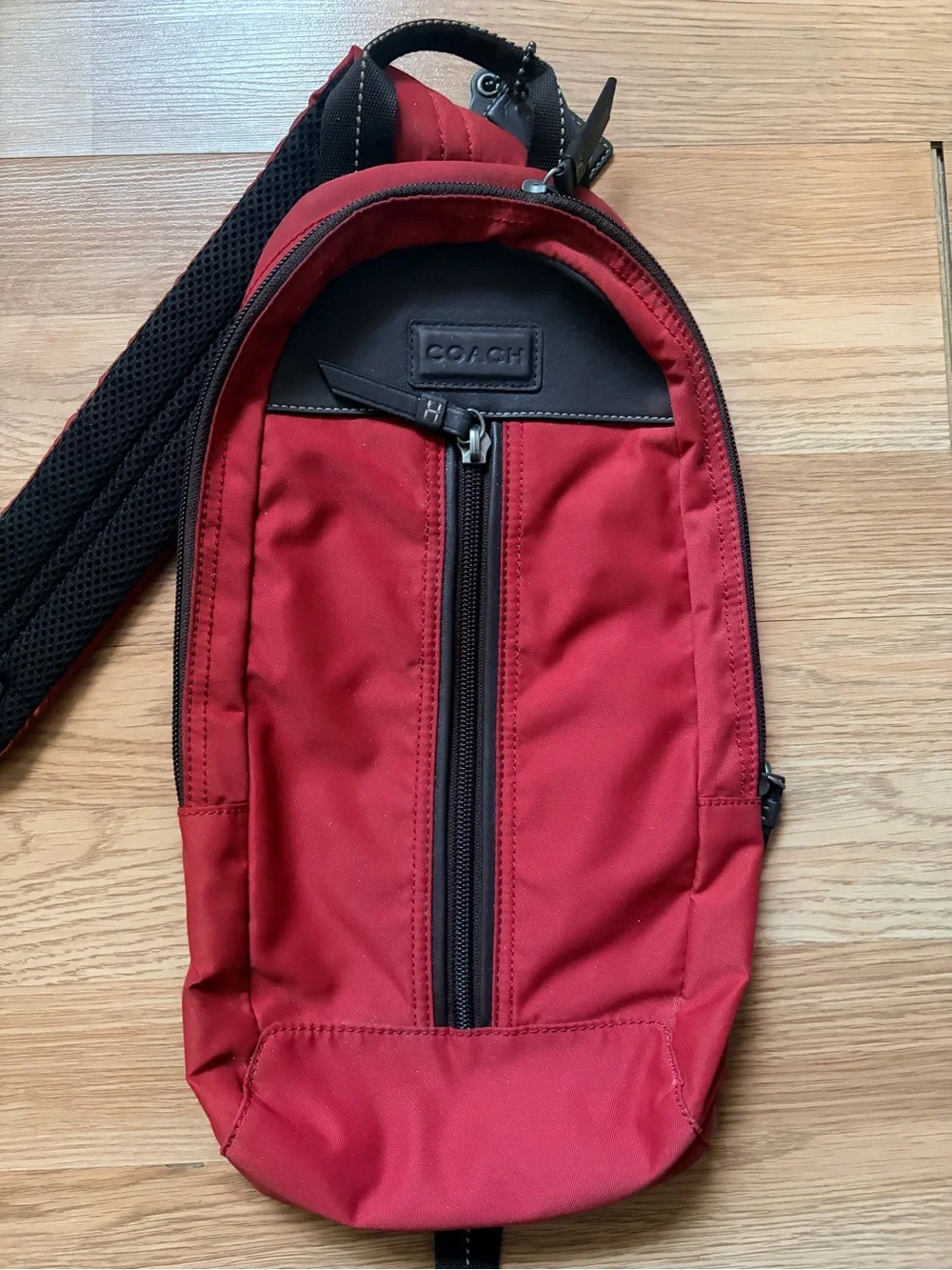 Coach compact sling